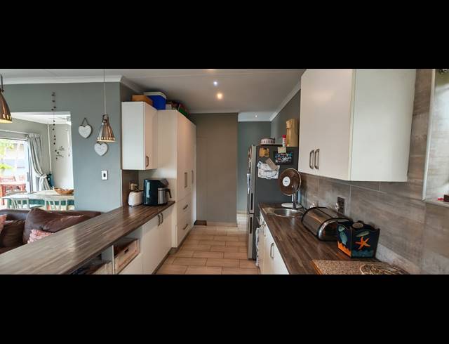 4 BEDROOM HOUSE FOR SALE IN UVONGO